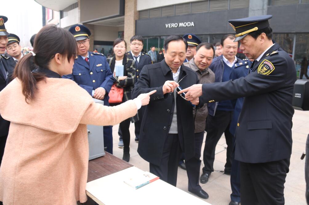 新乡市检测中心3·15现场普法宣讲及免费检测活动