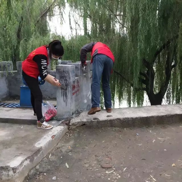 新乡市检测中心义务清除街道“牛皮癣”活动