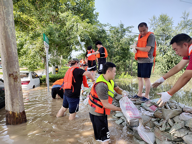 砥砺风雨 坚守初心新乡市质量技术监督检验测试中心总支部冲锋在抗洪前线