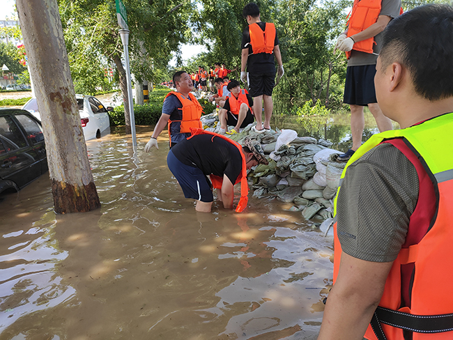 砥砺风雨 坚守初心新乡市质量技术监督检验测试中心总支部冲锋在抗洪前线